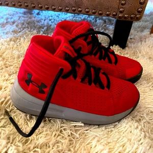 Little boys size 11 under armour shoes never worn!